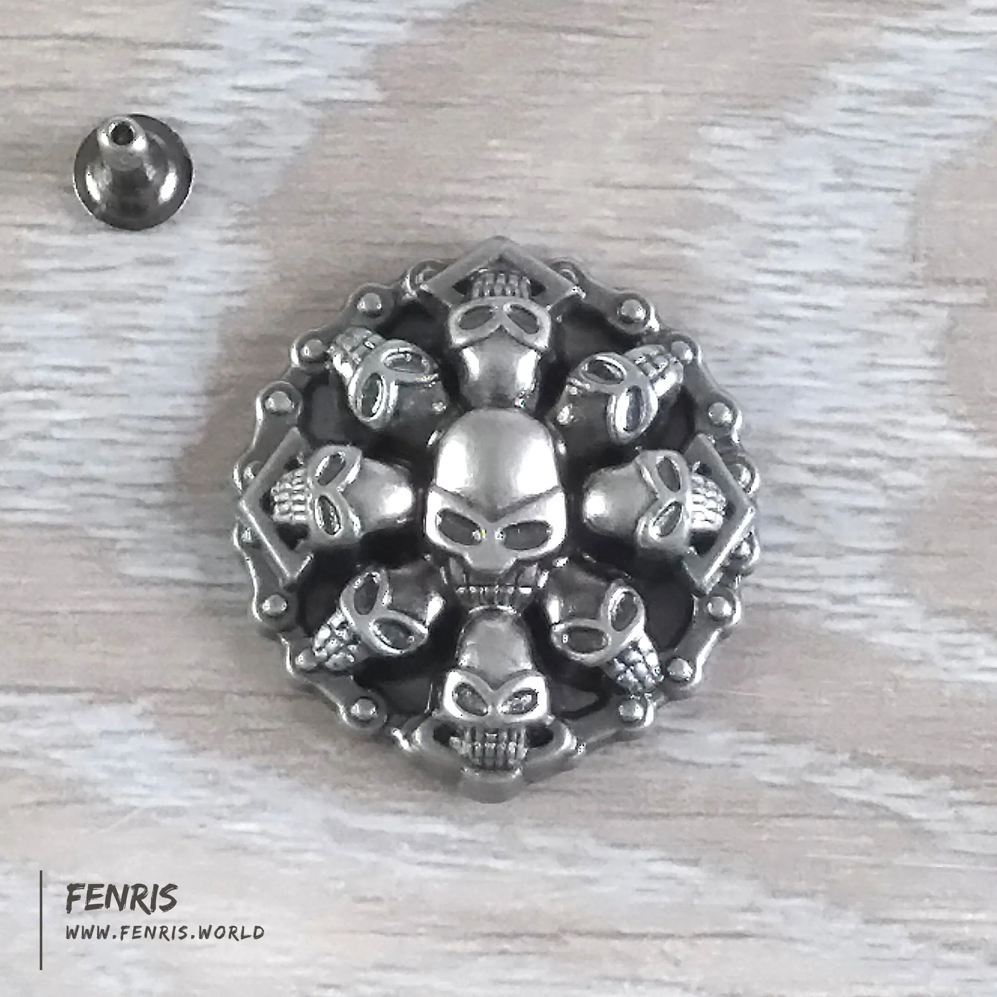 Round Rivets Studs Silver Skull Large