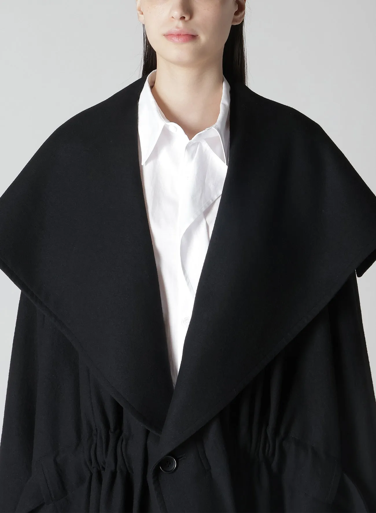 SHRINK WOOL GABARDINE FRONT GATHER DETAIL COAT