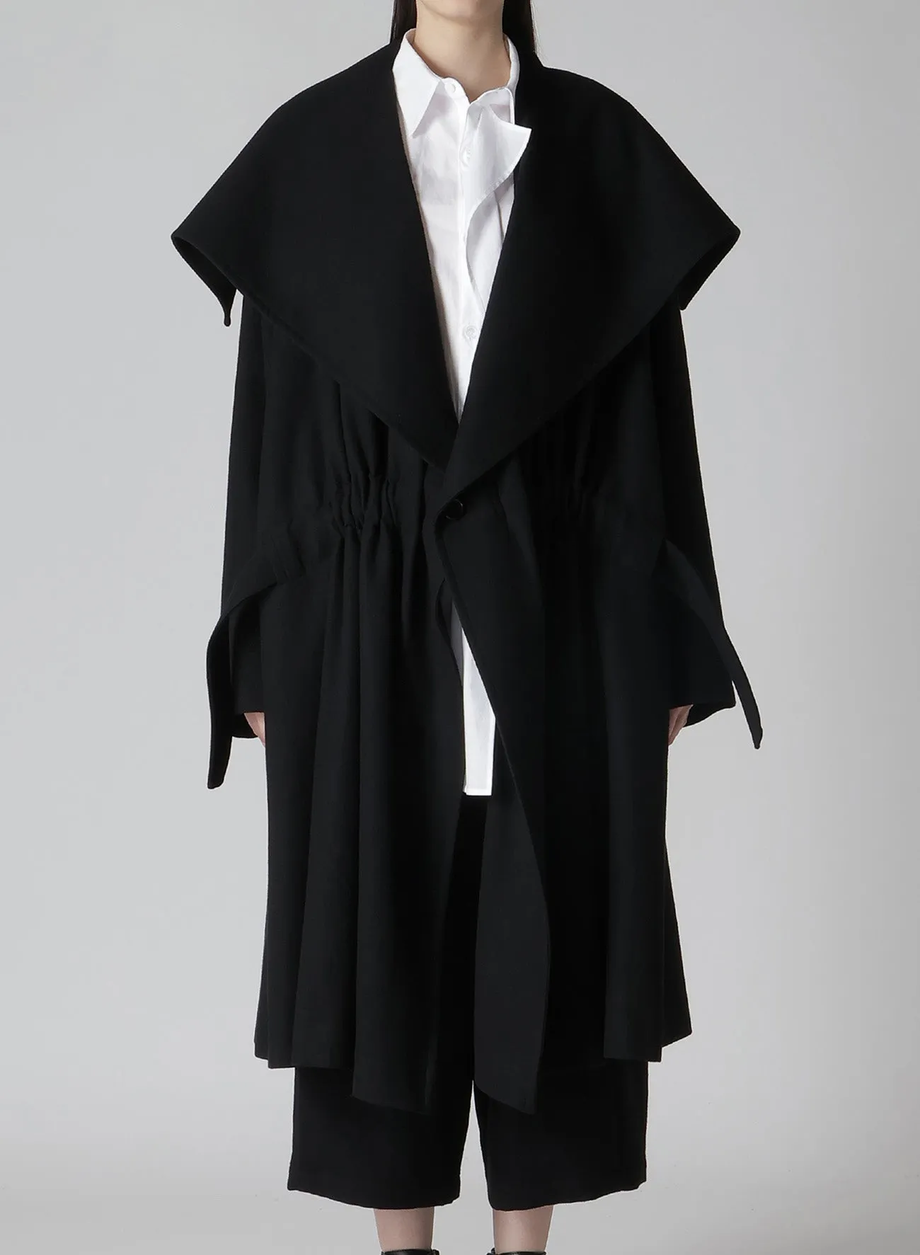 SHRINK WOOL GABARDINE FRONT GATHER DETAIL COAT