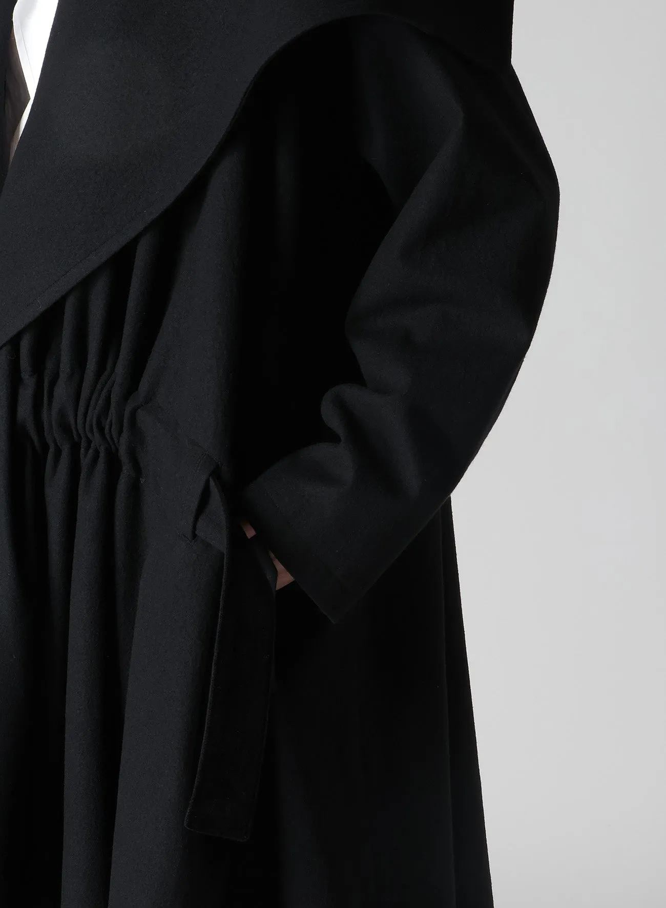 SHRINK WOOL GABARDINE FRONT GATHER DETAIL COAT