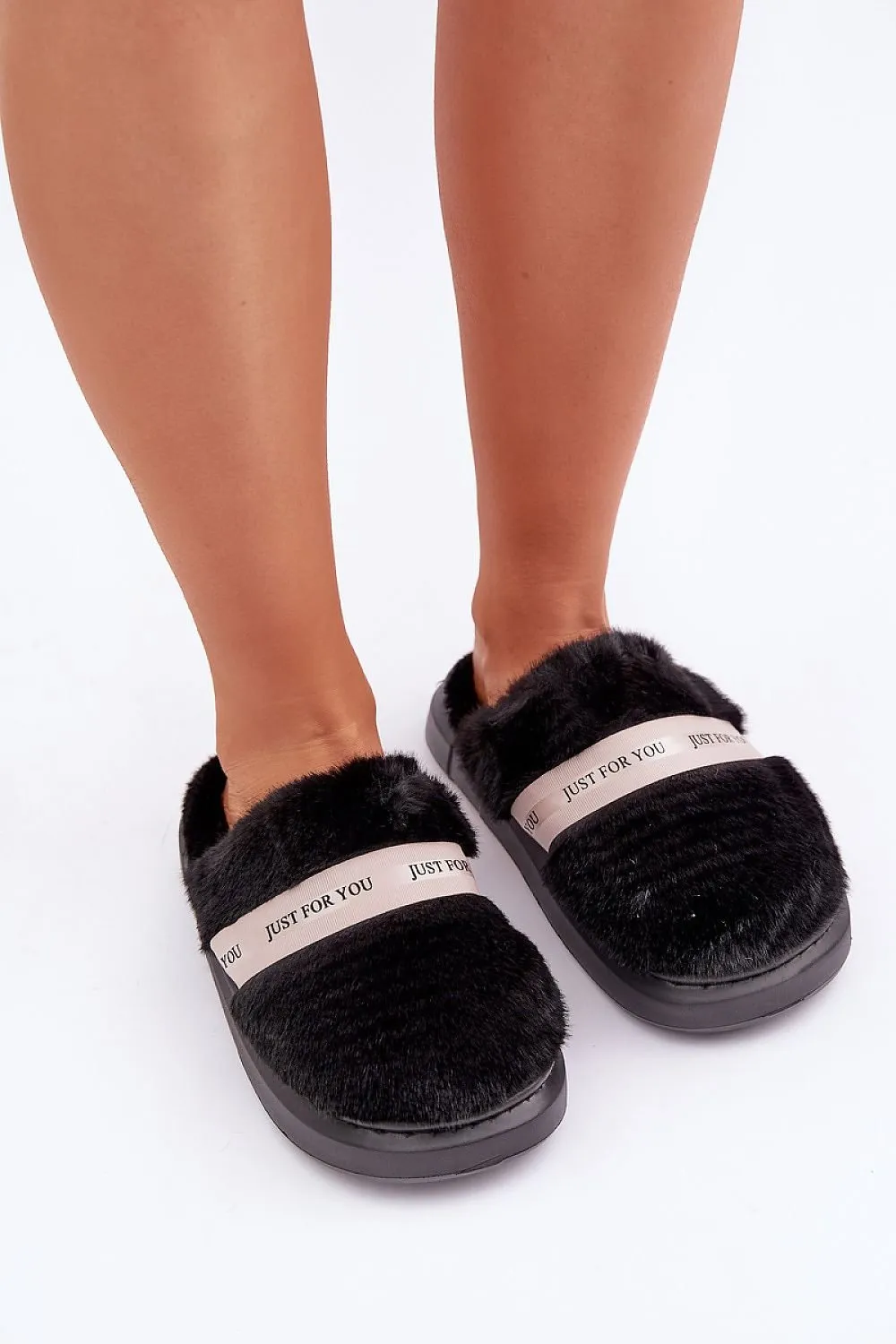 Slippers model 204935 Step in style